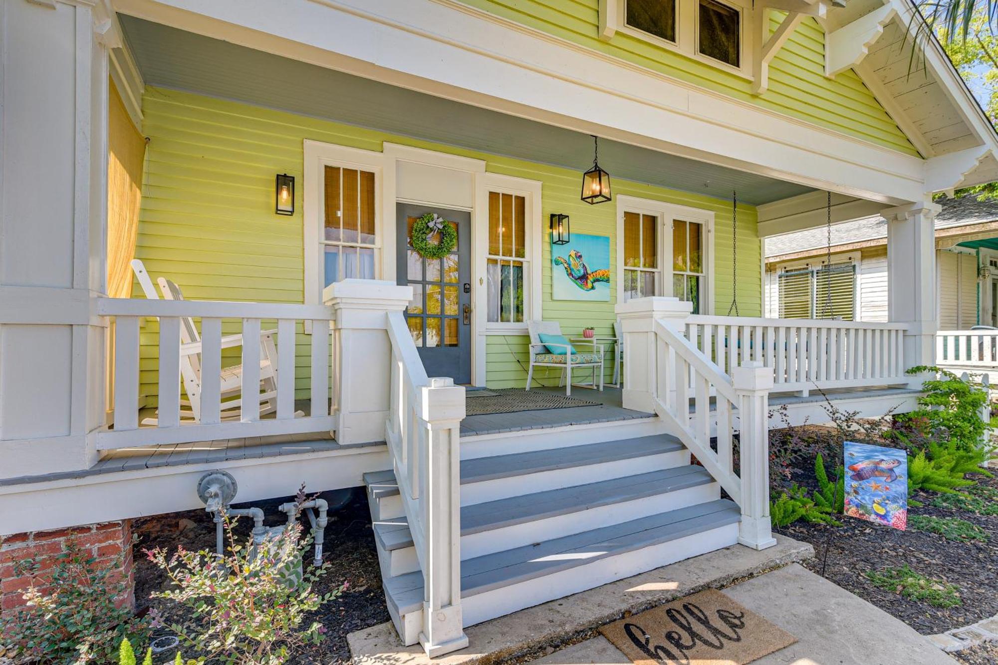 Walk To Galveston Beach Texas Home With Fenced Yard Eksteriør bilde