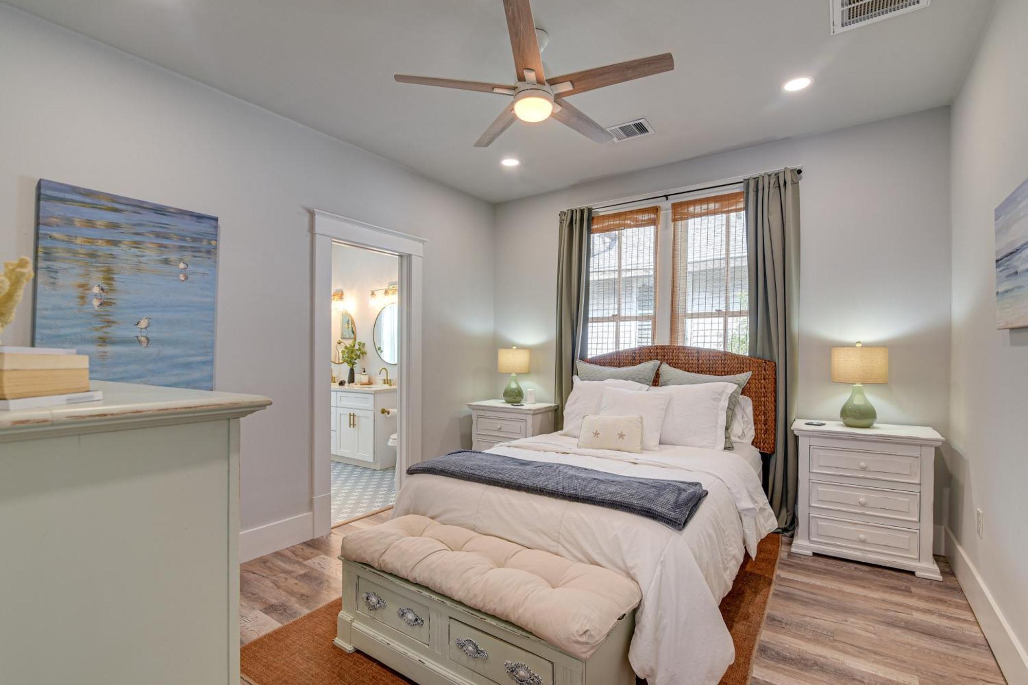 Walk To Galveston Beach Texas Home With Fenced Yard Eksteriør bilde