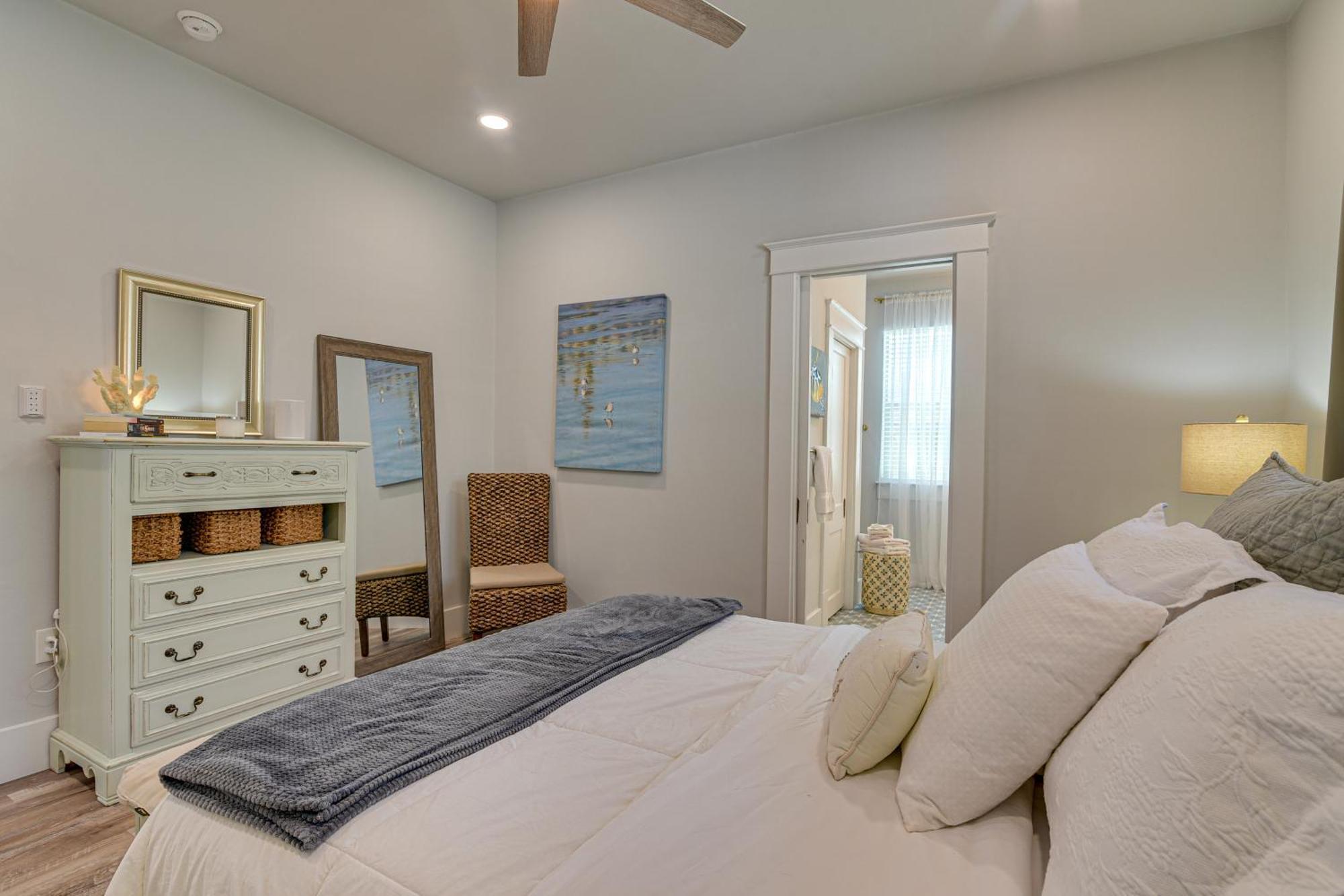 Walk To Galveston Beach Texas Home With Fenced Yard Eksteriør bilde